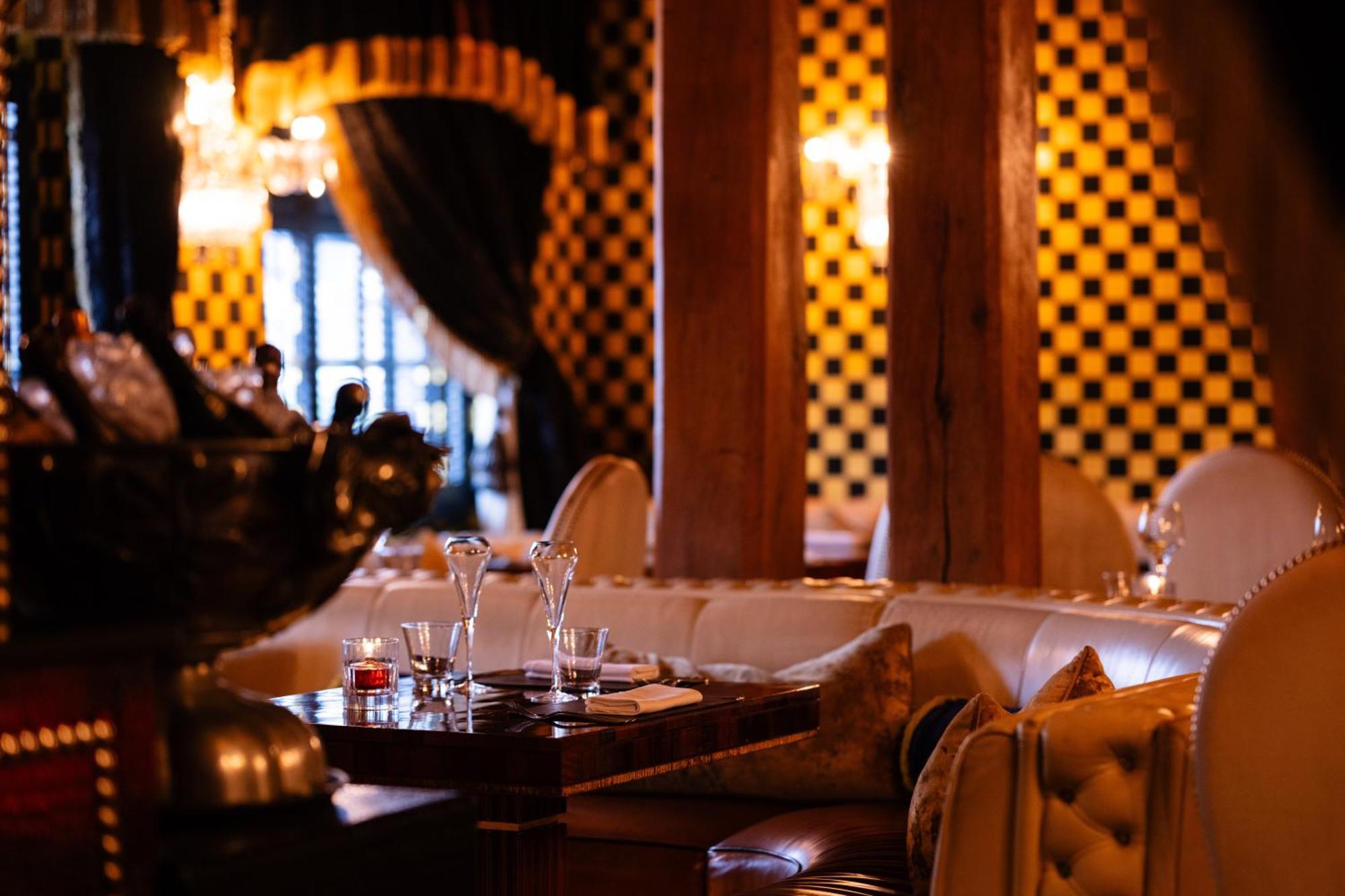 Crazy Bear Beaconsfield Hotel Exterior photo Interior of the restaurant
