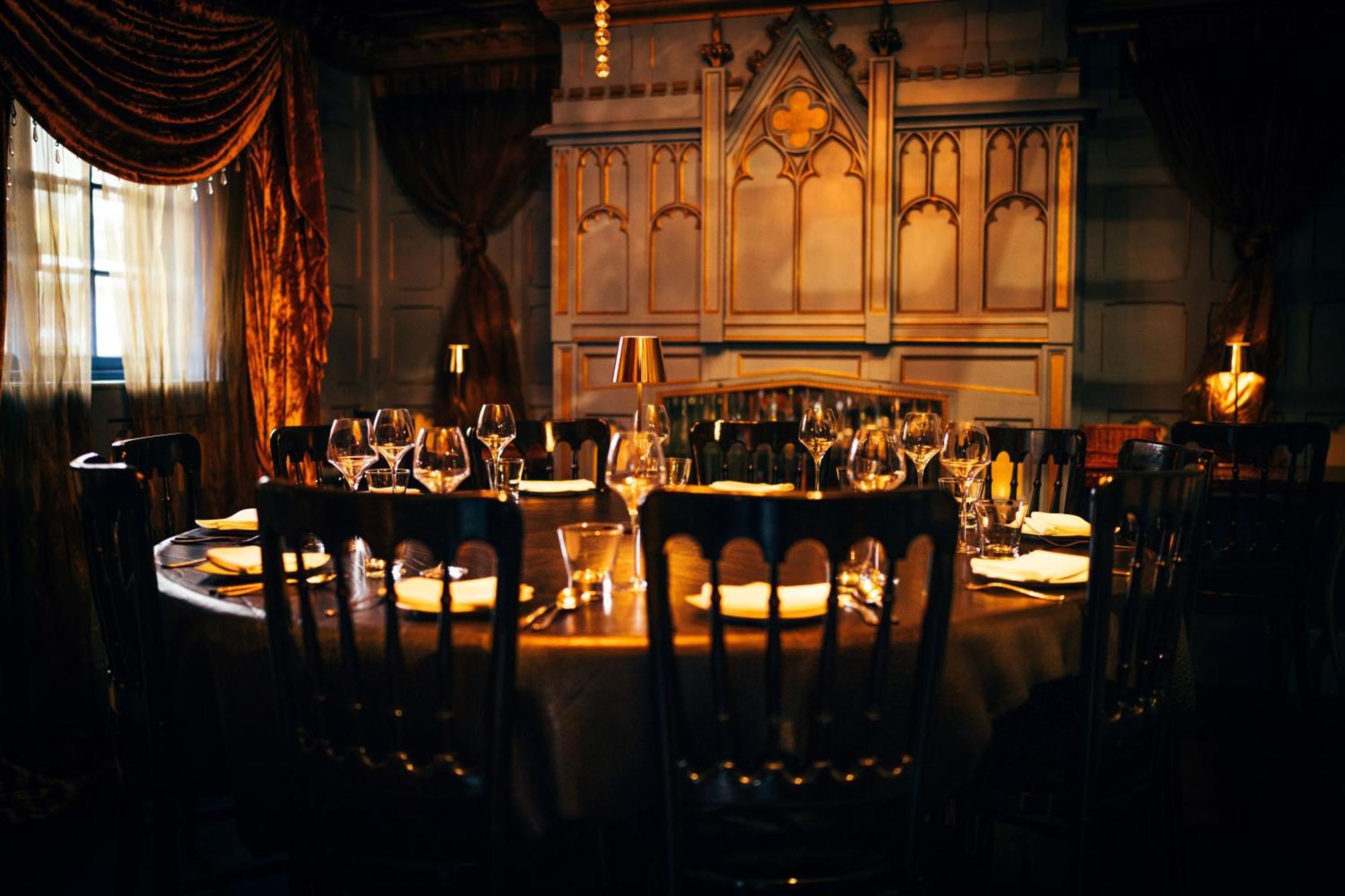 Crazy Bear Beaconsfield Hotel Exterior photo The dining room at the restaurant