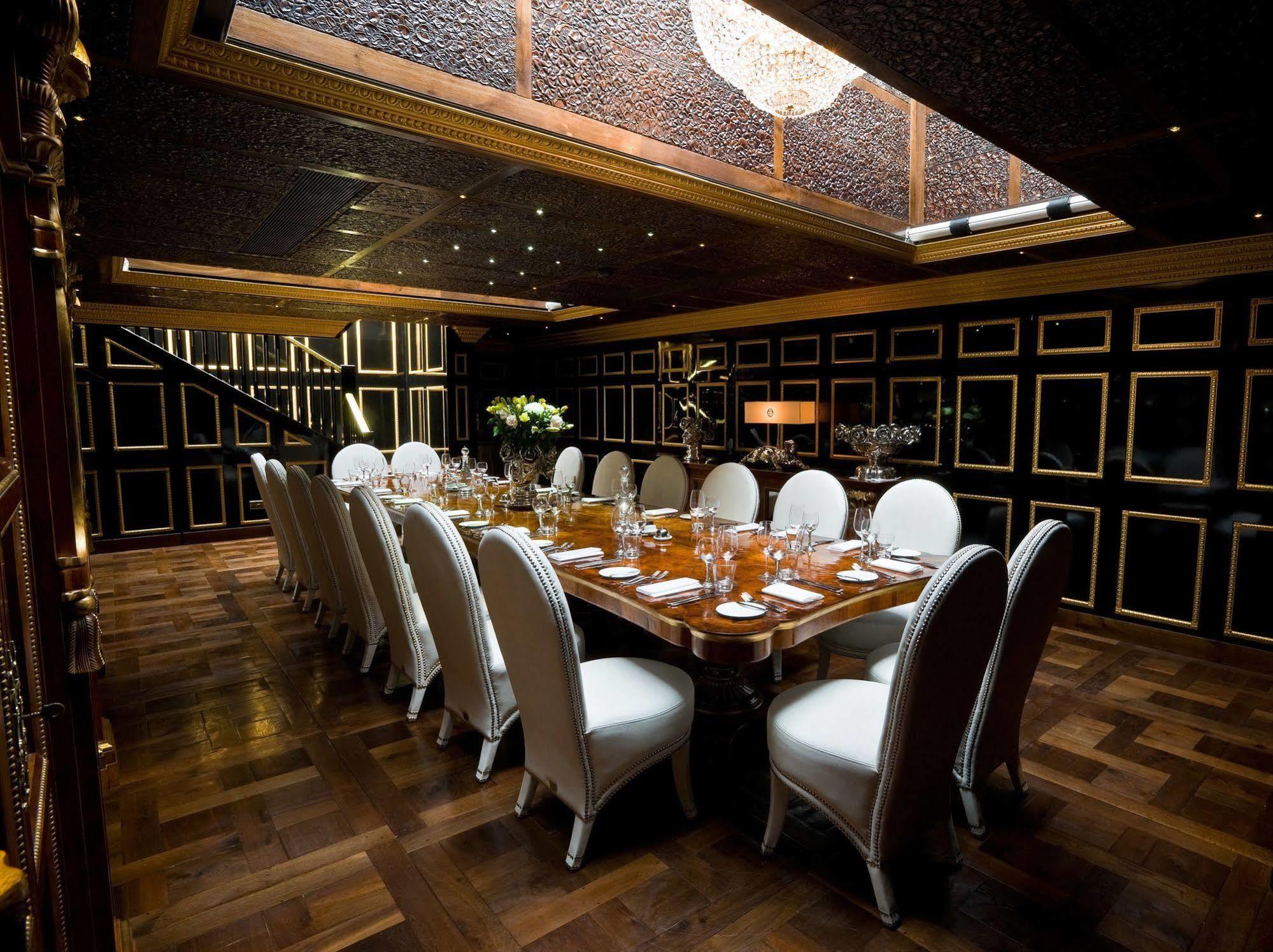 Crazy Bear Beaconsfield Hotel Exterior photo The interior of the restaurant